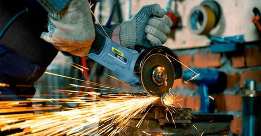 Selecionamos as melhores esmerilhadeiras elétricas custo-benefício, para você não errar na escolha.